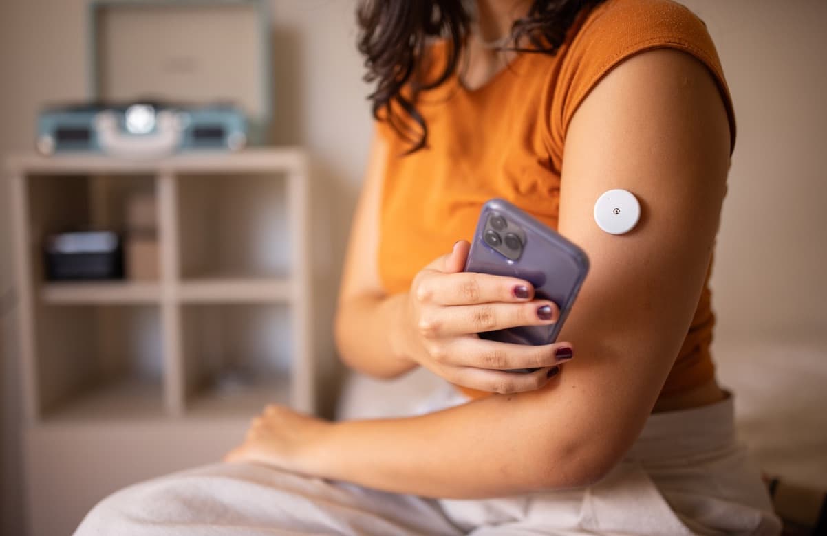 Using a phone to monitor continuous glucose data in real time
